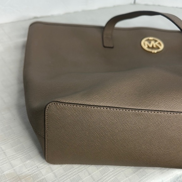 MICHAEL KORS LEIDA LARGE TOTE BAG - Picture 11 of 15